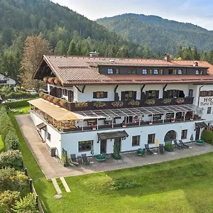 Hotel Gastehaus Maria Theresia Garni, Schliersee